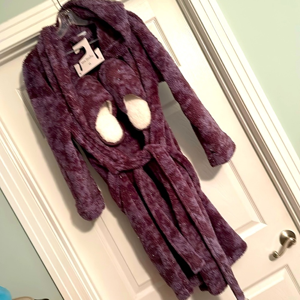 Matching Vera Bradley Robe (NWOT) & Slippers (Sz 7/8)   Two tone plum & silver.
